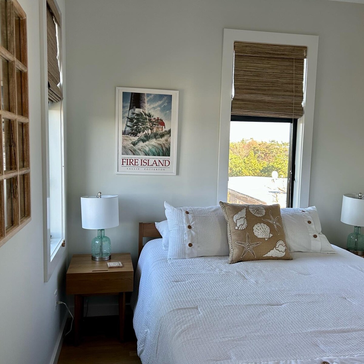 חדר שינה בקומה השנייה, מיטת קווין