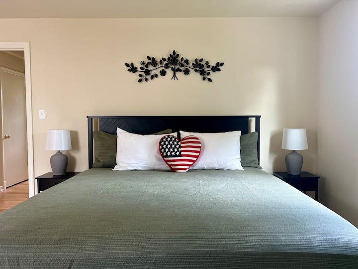 Მთავარი საძინებელი - საწოლი 193 × 203 სმ