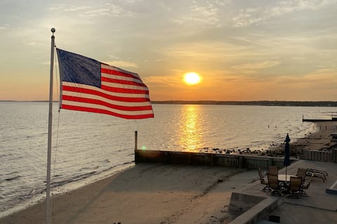 Waterfront Oasis 4Bdr/2b