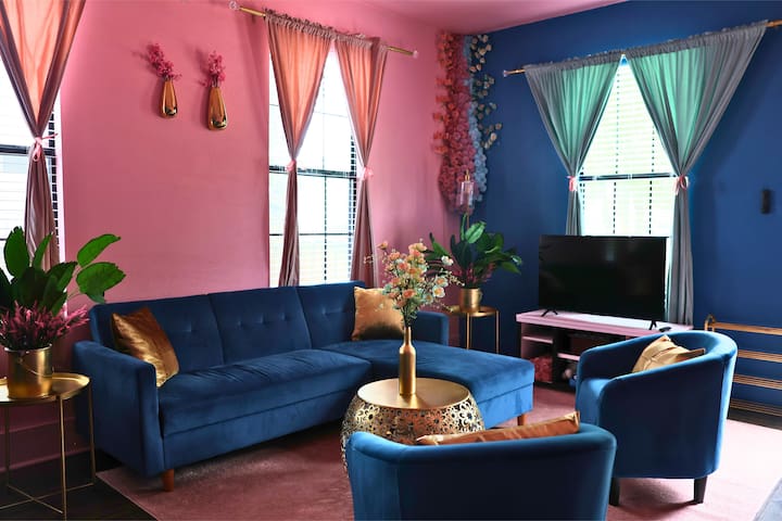 East Austin Enchanting Stay ~ 3bd / 2 bath Oasis