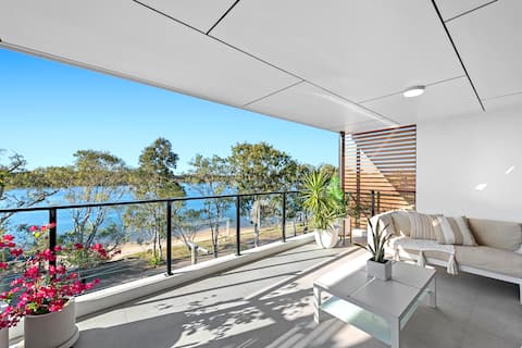 The River Residence- Your Waterfront Penthouse