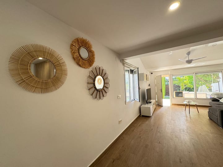 La Casita Beach Garden By Sunset - El Campello