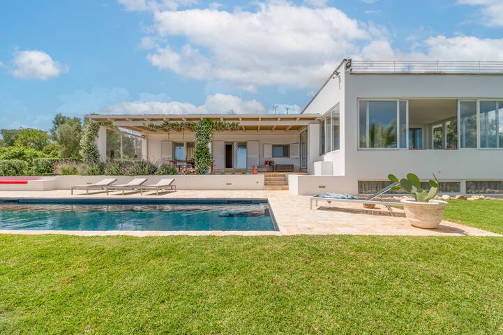 Luxury Villa Deria with trullo and sea view gallery image 5