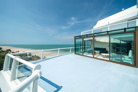 Beachfront 360°/ Penthouse (11F) 4BR byน้องมังคุด