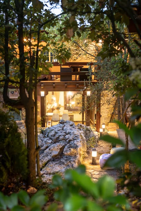 Inspiring loft in the woods.
Armonía Natura House