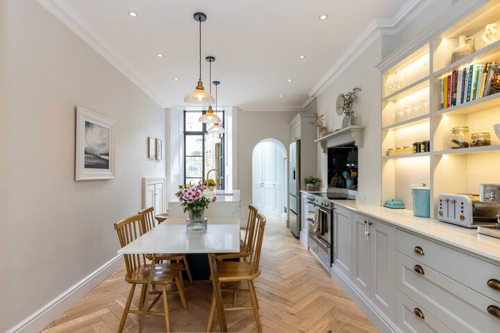 Victorian townhouse gallery image 5