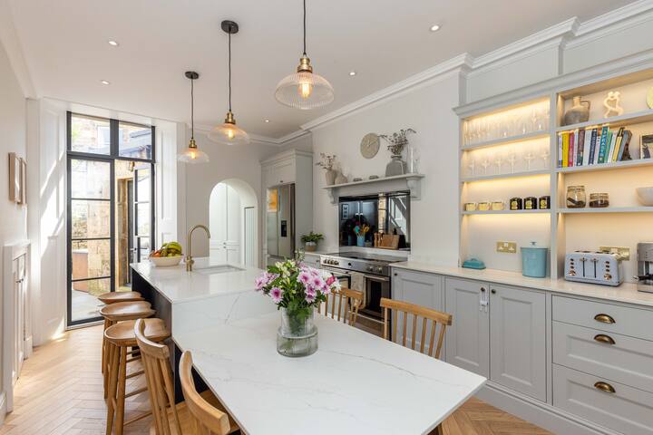 Victorian townhouse gallery image 3