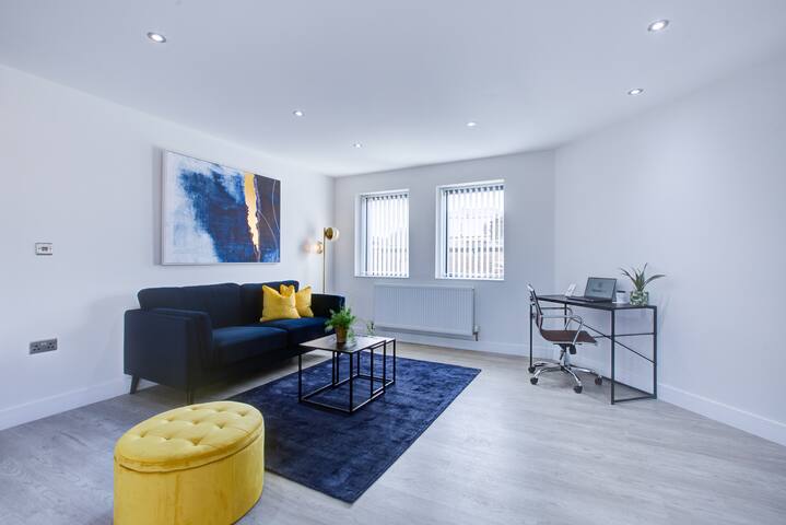 Uxbridge | Family-3 Bed | On-site Car Park