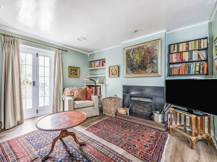 Charming Cottage With Amazing Views | Passthekeys - Chichester