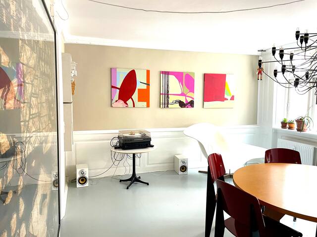 Art & design & charm combined gallery image 2