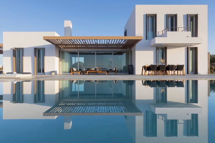 Big Blue Villa II gallery image 3