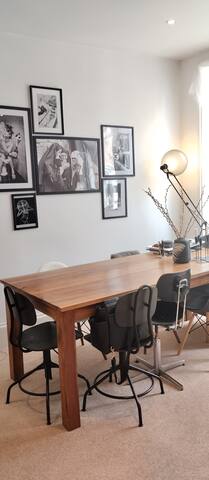 Cosy oasis with a view gallery image 3