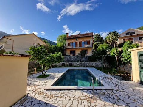 Villa "Nicole" in Risan