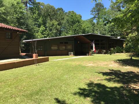 Big Sam Hangout
4bed/3.5Bath
