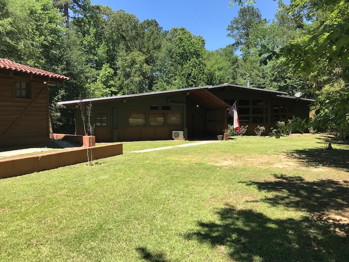 Big Sam Hangout
4bed/3.5Bath w/hot tub