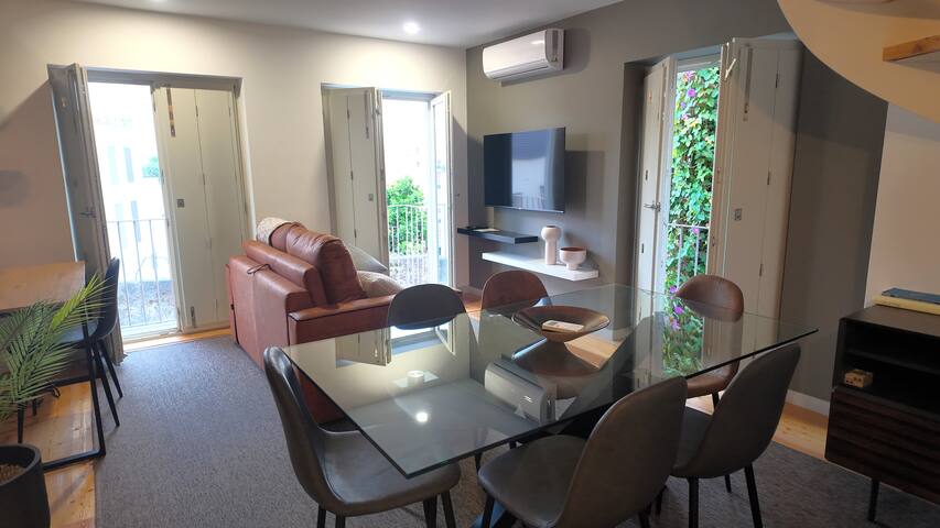 Exquisite duplex balconies and incredible views gallery image 3