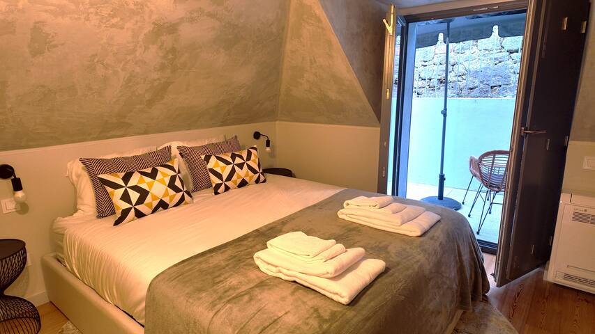 Exquisite duplex balconies and incredible views gallery image 5