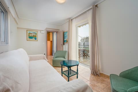 Popular Airbnb listing: Neo Faliro Metro Stadium Suite 2 in Νέο Φάληρο