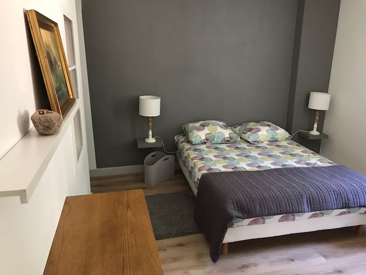 Spavaća soba na prvoj etaži (krevet 160 cm) sa zasebnom kupaonicom