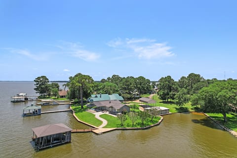 The Lakehouse | Lakefront Boat & RV Getaway