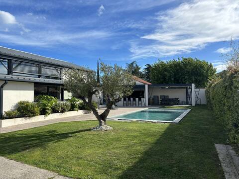 Big House Pool & Charm