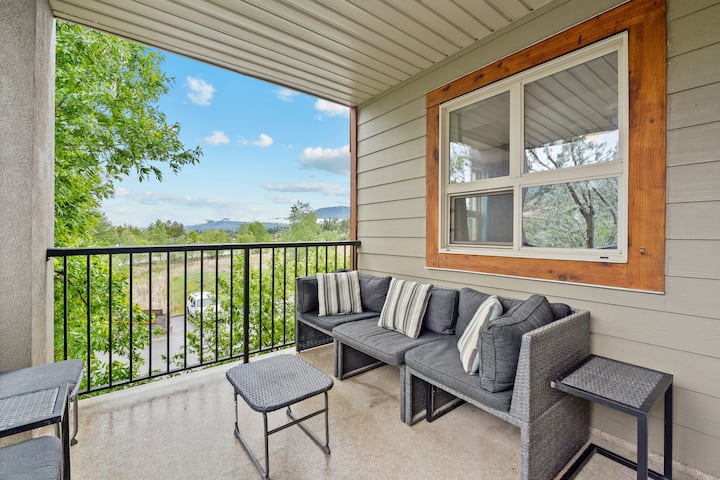 Aqua Vista | Outside Pool/hot Tub | Mountain Views - Invermere