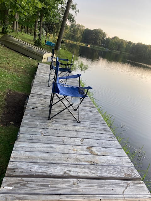 Comfy cottage by the lake - perfect for families!