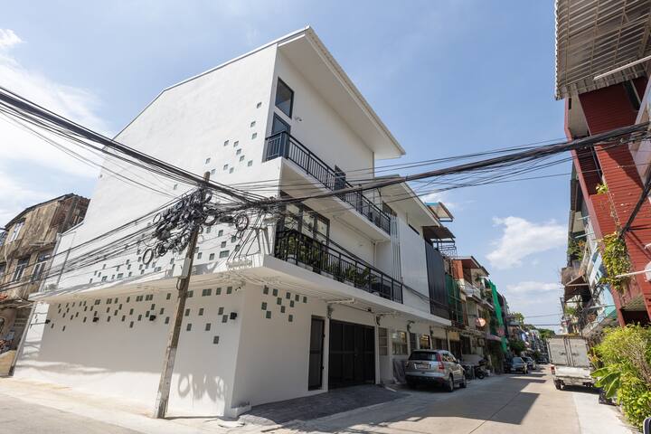 New Exclusive Indoor Pool Villa 4 mins from BTS gallery image 2