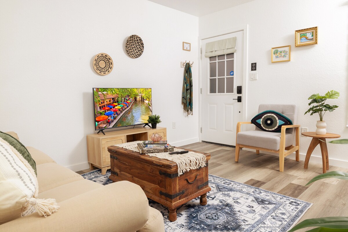 Top Airbnb: Casa Bohemia | 5* Location, Amenities | EV Charger in Mahncke Park