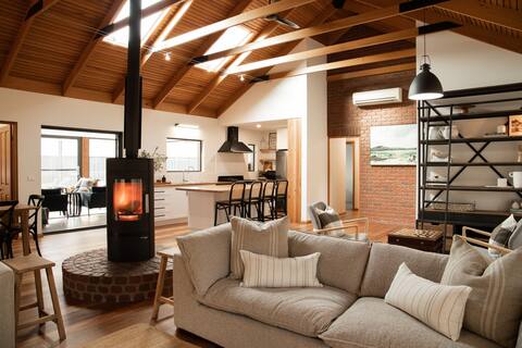 Athlete's Retreat - 21A Service Street