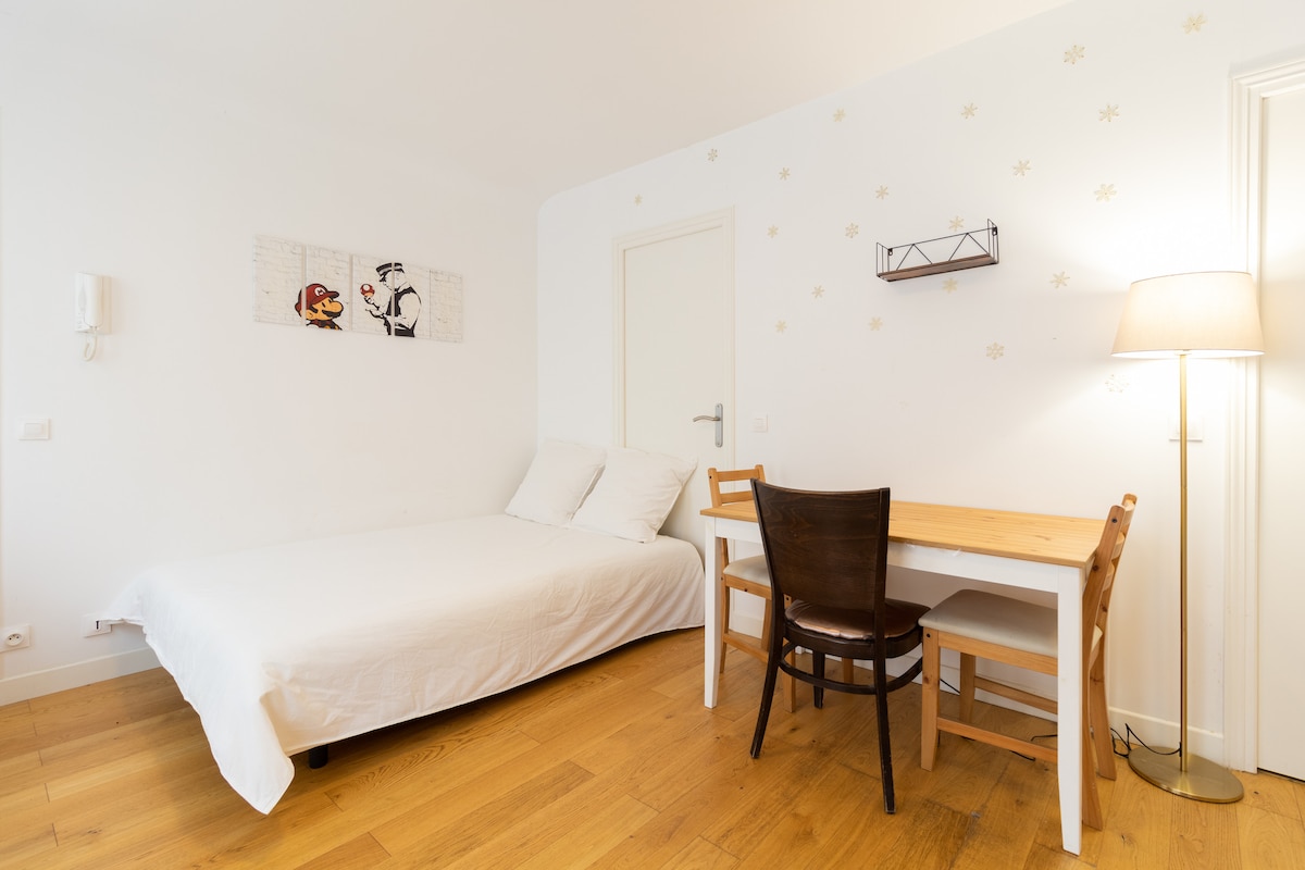 Top Airbnb: Zosy and lovely flat close to Arc de triomphe in Paris