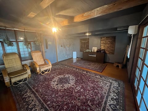 An old house surrounded by rice fields
10-minute drive from Shin-Yamaguchi Station