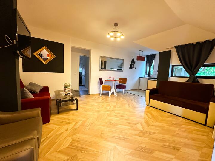 Ultimate City Escape: Stylish 2-bdr - Craiova
