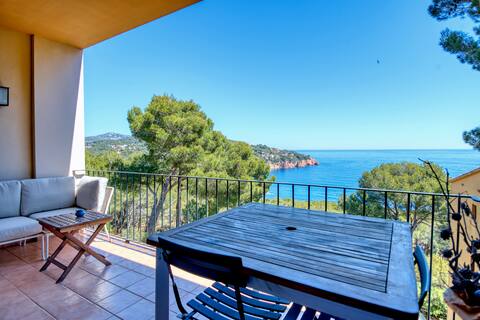 Apartment with ocean view and shared pool