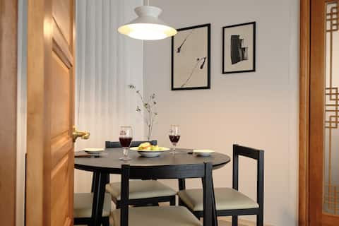 3minutes walk from subway/2 bedroom/only one team