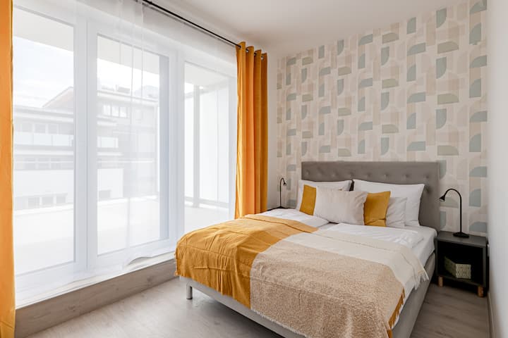 WestSide Garden Deluxe Two Bedroom Apartment by Urbanrent Budapest 