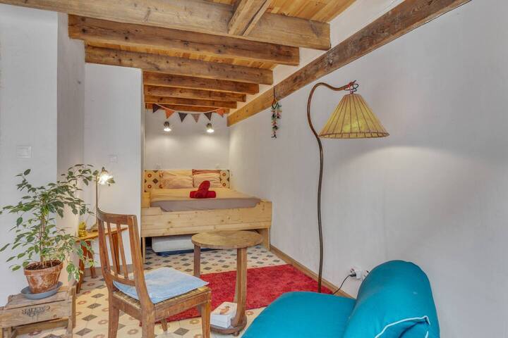 Затворена стая на приземния етаж, легло 140/200.