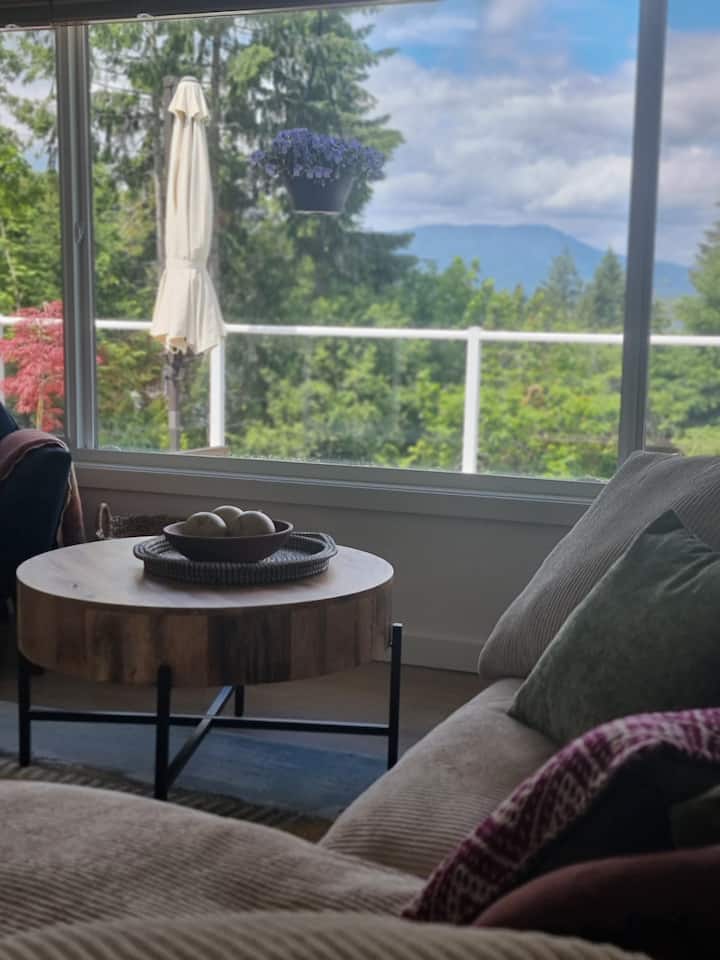 Tranquil Sunsets 3br Salty Stay - Salt Spring Island