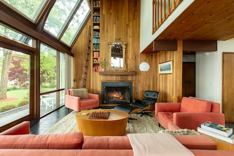 Hudson Riverfront Mid-Century Modern Home
