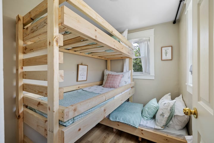 تحتوي غرفة النوم 3 على سرير ثلاثي!