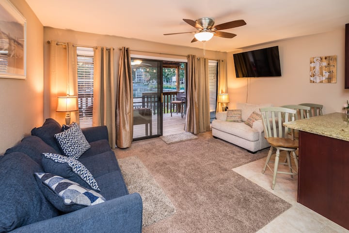 Lakefront Condo With Indoor And Outdoor Pools! - Sunrise Beach, MO