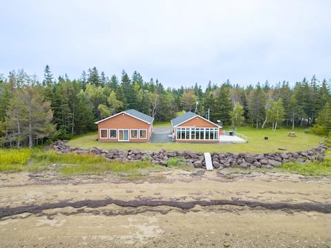Shoreline Escape: Serene Retreat by Indian Island