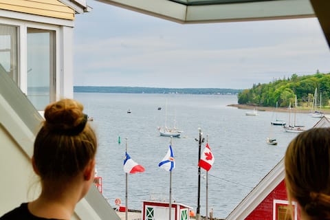 Romantic Waterfront Retreat in Downtown Lunenburg