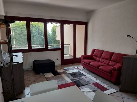 Airbnb con migliori performance: Prestigious two-room apartment in the park - private parking a Luino