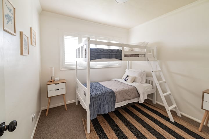 Bunk bedroom