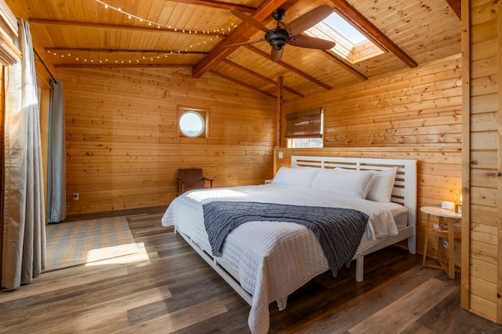 Upstairs King bedroom with ocean views
