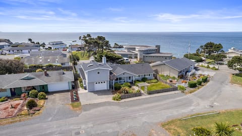Coastal Haven: Oceanview and Hot Tub