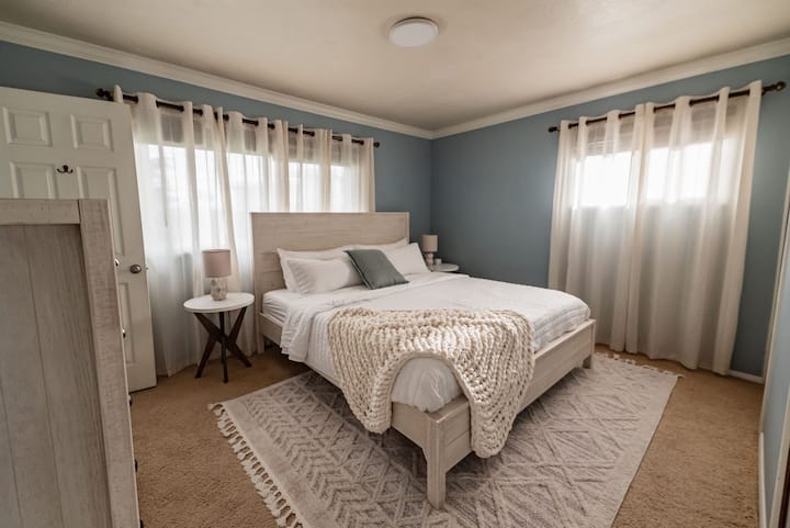 King bed with half bath
