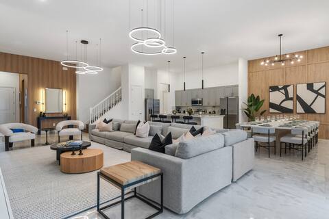 Lakefront 15-BD Villa with Themed BD Near SeaWorld