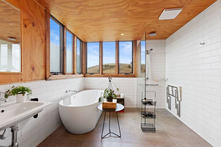 The Reverie Barn – Sauna & Views gallery image 2